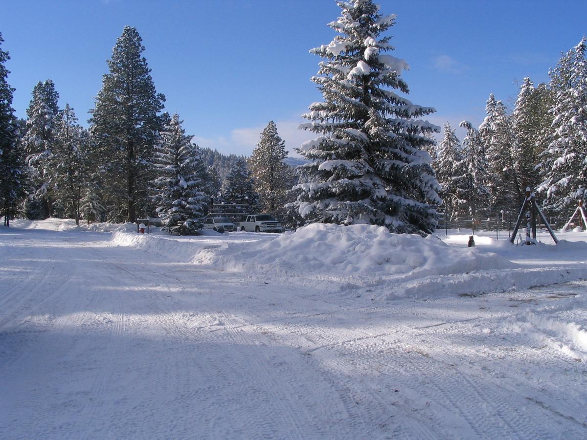 Lonesome Dove Ranch Bed & Breakfast Kalispell Exterior photo